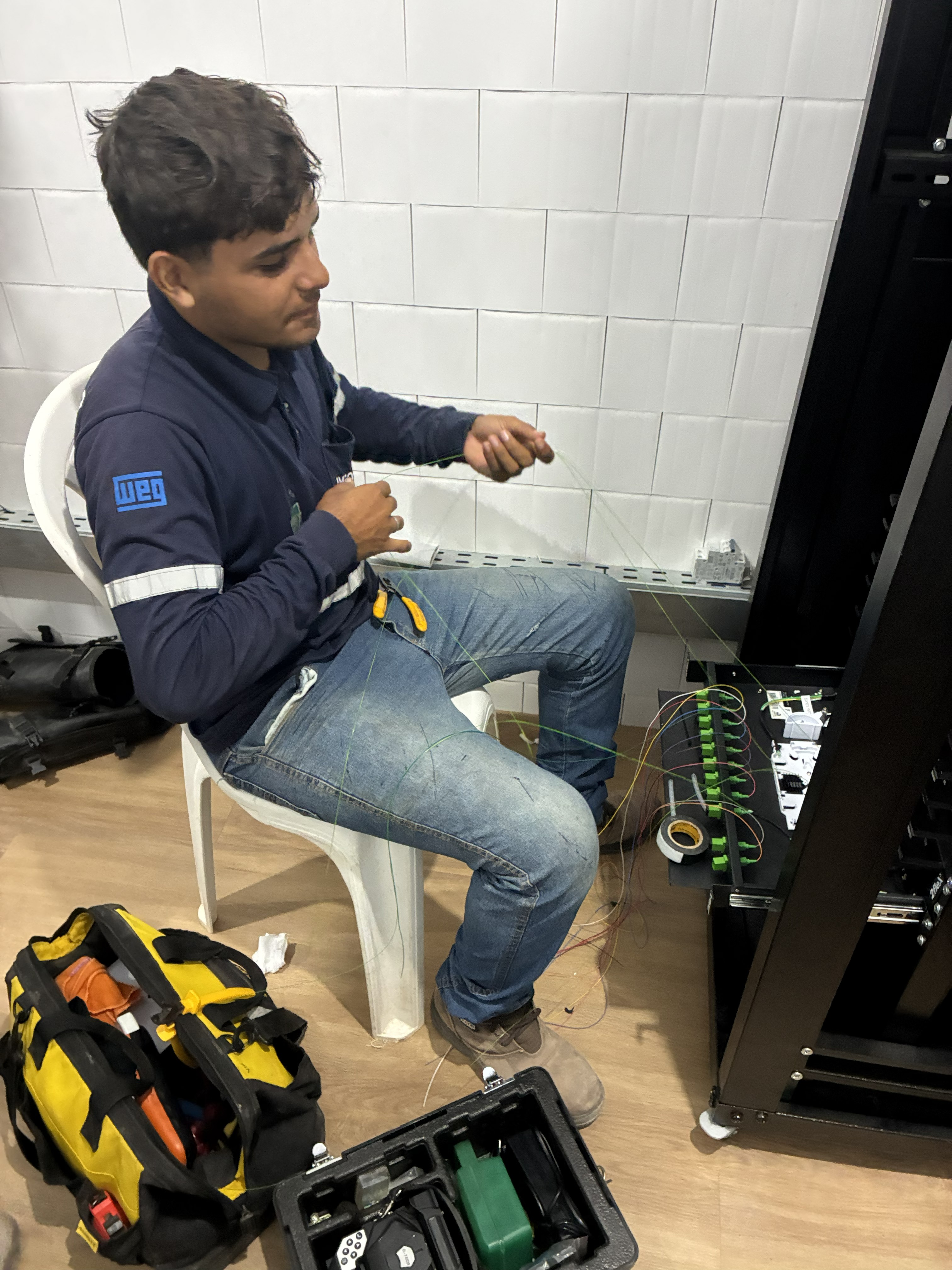 Equipe Infosat em atendimento técnico
