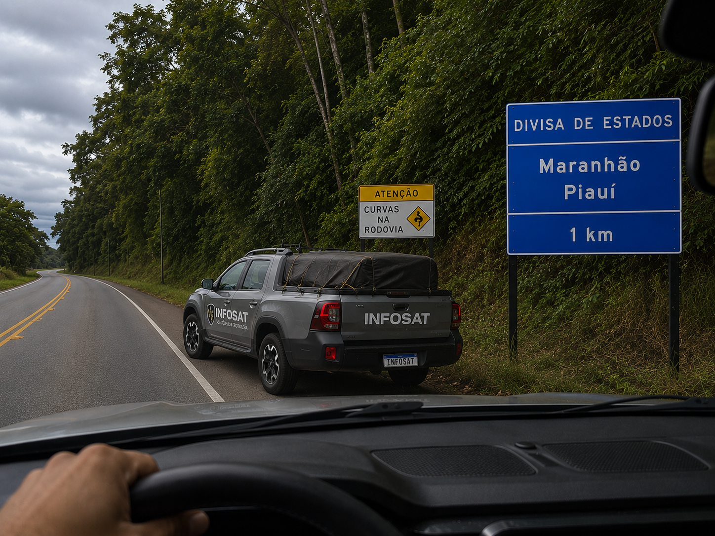 Veículo técnico Infosat na estrada